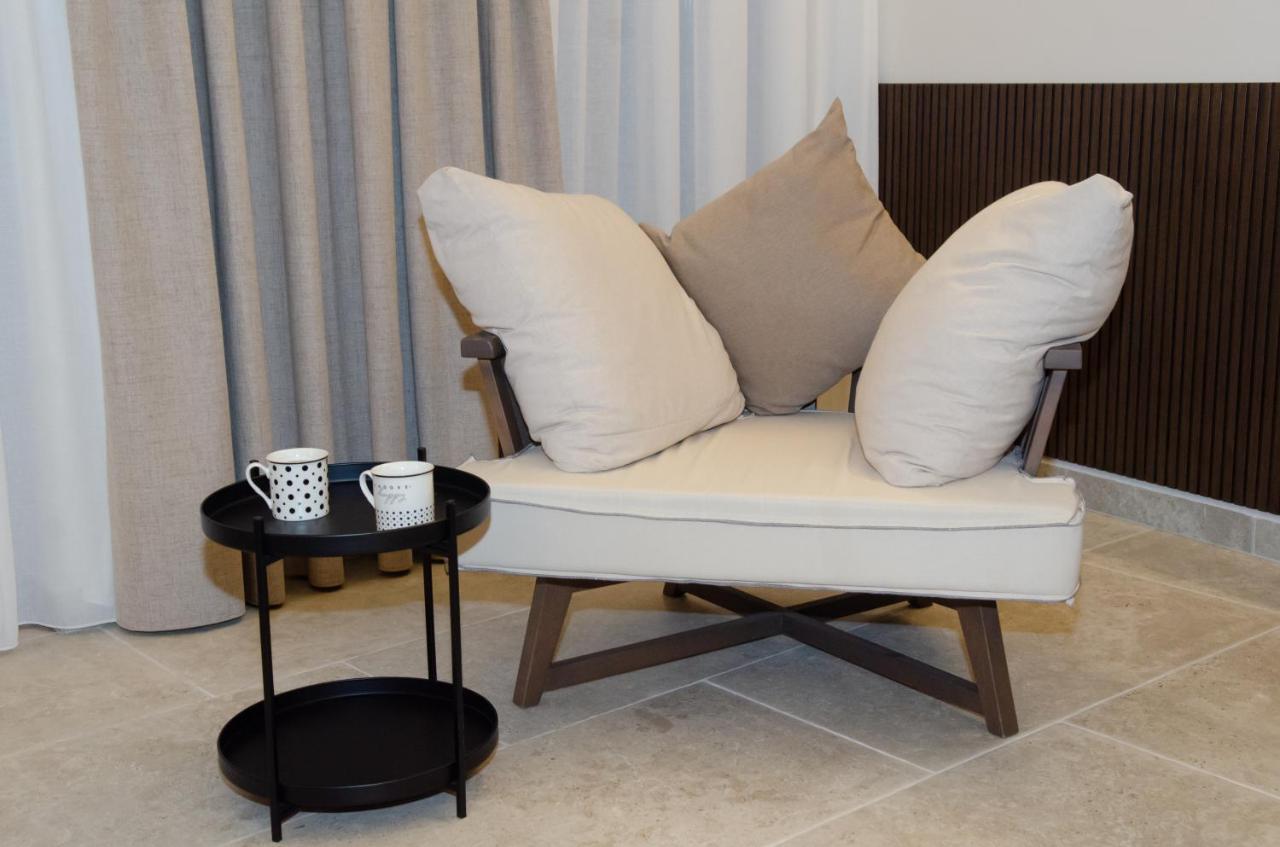 Leone Suites نافبكْتوس المظهر الخارجي الصورة