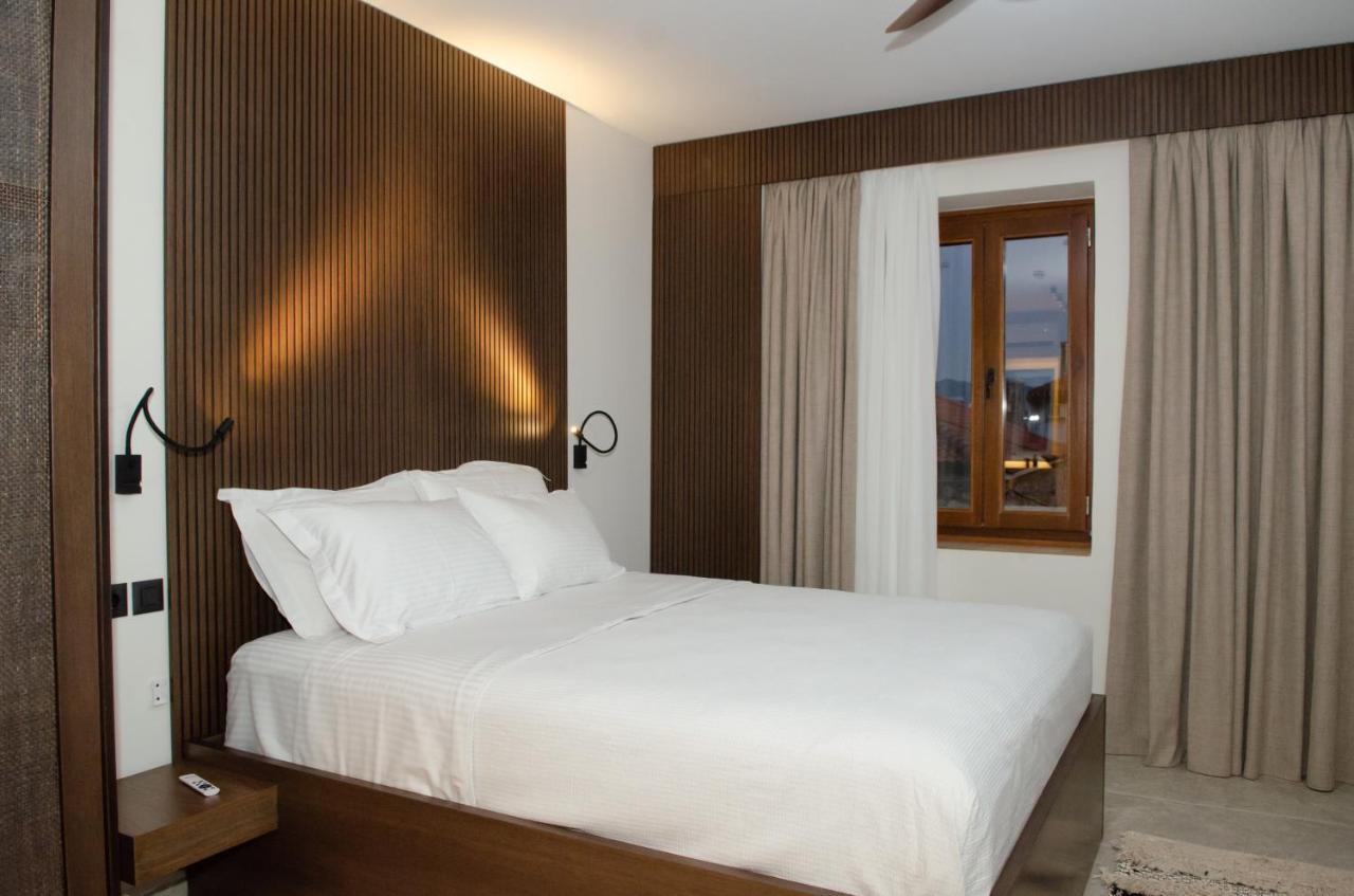 Leone Suites نافبكْتوس المظهر الخارجي الصورة