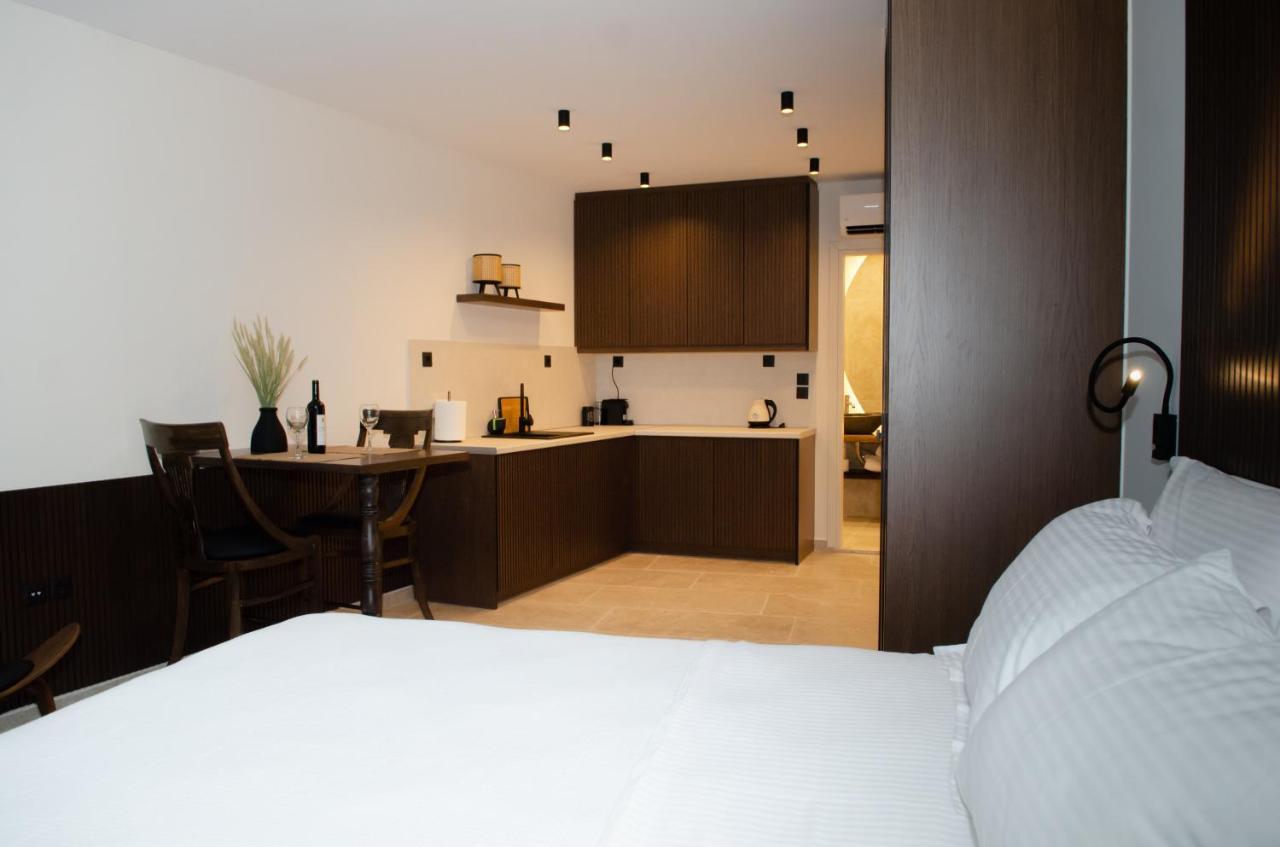 Leone Suites نافبكْتوس المظهر الخارجي الصورة